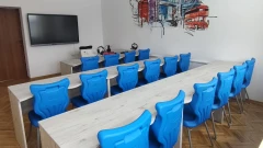 Uczniowie ZS-P w Ostrowi mają nowoczesną pracownię językową. W remont zaangażowała się lo…