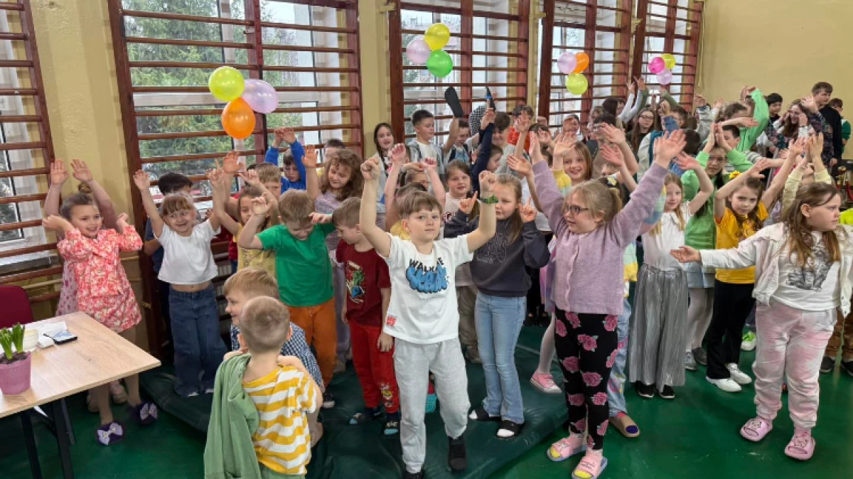 To był wyjątkowo radosny i pełen pozytywnej energii dzień. Były konkursy, prezentacje, zawody i słodki upominek. 
[foto]47103[/foto]
Urocz