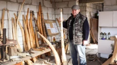 Piotr Godlewski z kawałka drewna tworzy coś więcej niż instrument. "Póki dam radę, to będ…