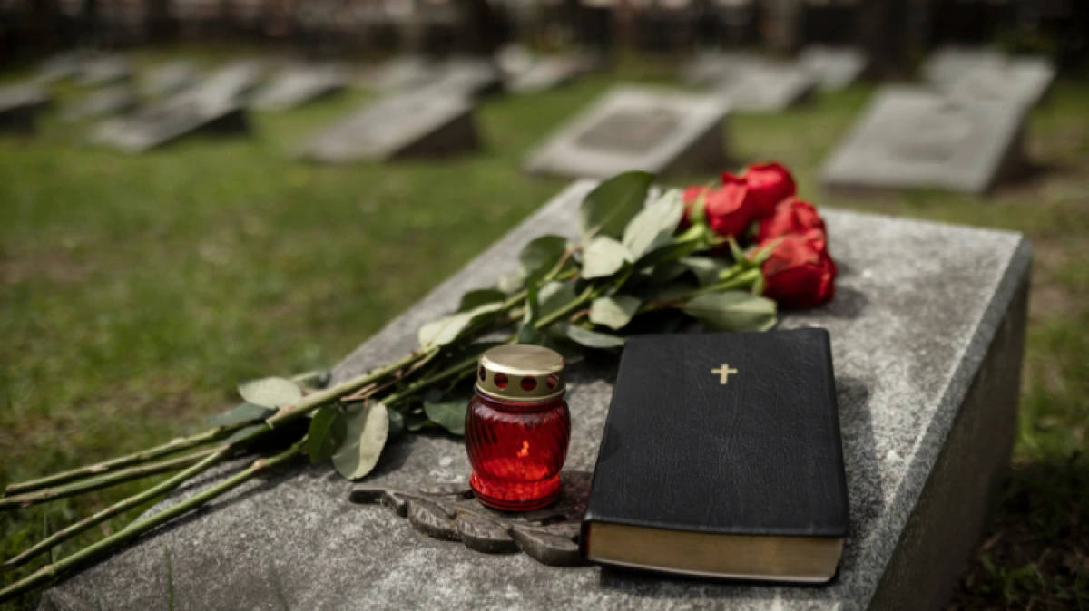 Organizacja pogrzebu to moment, w którym emocje spotykają się z koniecznością podejmowania szybkich i konkretnych decyzji. Właśnie wtedy poj