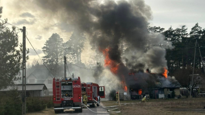 Ostrów Mazowiecka - W Nowej Osuchowej doszło do pożaru drewnianego domu, a do ak