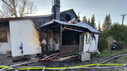 Pożar wybuchł w piątek 10 kwietnia 2026 ok. godz. 16.00. Ogi