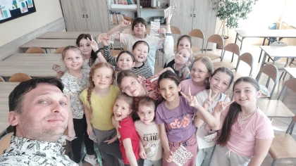Szkolna klasa na chwilę przestała być zwykłą salą lekcyjną. 