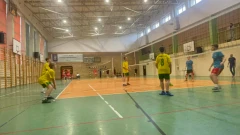 Siatkarze z Prostyni błysnęli w Ostrołęce. Chłopcy z klasy VI stanęli na podium turnieju …