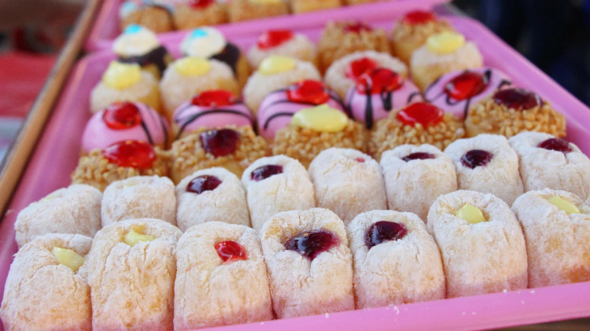 Słodkości mają tym razem smak prawdziwej pomocy. Uczniowie i wolontariusze ruszają z akcją, dzięki której każdy zakup może wesprzeć lecze