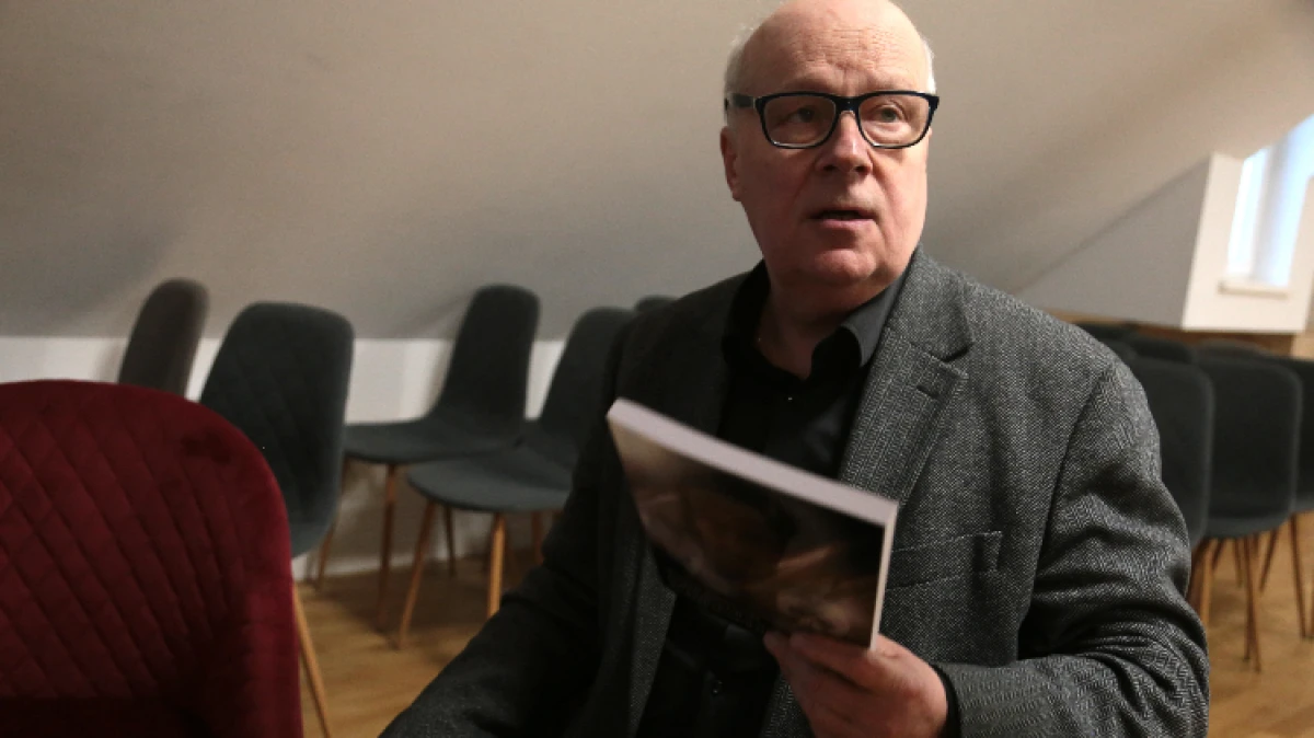 Sławomir Konarzewski – bo o nim mowa -  podjął się ciekawego zadania - przygotowuje widowisko „Tam na górze ogień gore”. 
[foto]4762