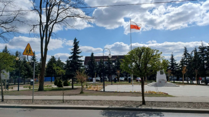 Ostrów Mazowiecka - Wokół pomnika upamiętniającego 100. rocznicę odzyskania prze