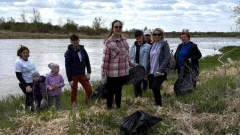 Szokujący wynik sprzątania. Setki kilogramów śmieci nad Bugiem (zdjęcia)