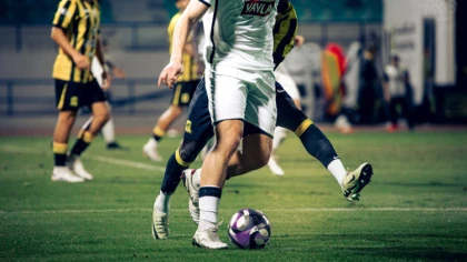 Symulowanie faulu to zjawisko, które od lat budzi kontrowers