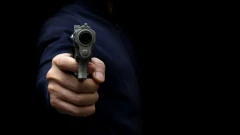 Strzelił w nogę i ramię. Prokuratura o postrzeleniu mężczyzny przez policjanta. Co było p…