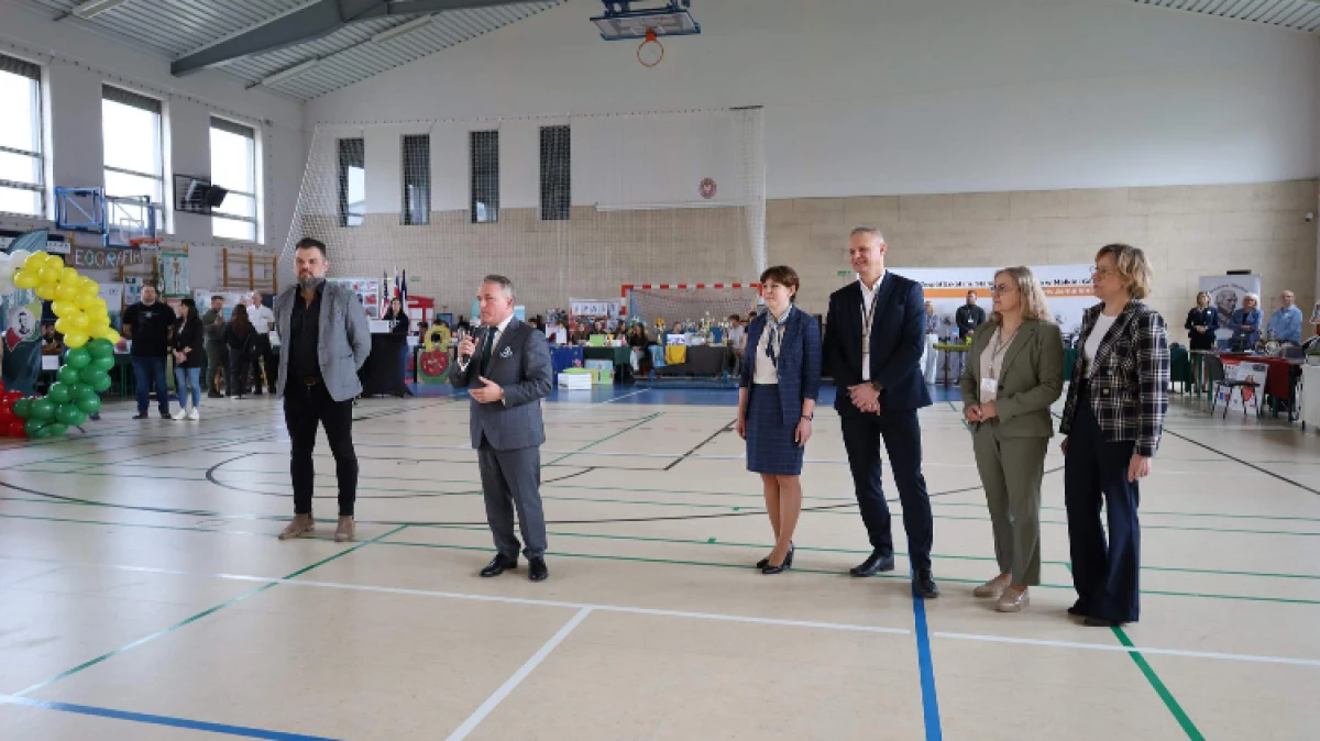 15 kwietnia 2026 r. w Powiatowej Hali Sportowej przy LO im. M. Kopernika w Ostrowi Mazowieckiej odbyły się Ostrowskie Targi Edukacyjne 2026 – w