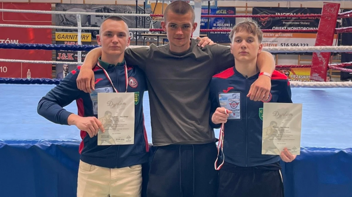 Zawodnicy UKS Wojownik-Ostrów Mazowiecka wystąpili w turnieju bokserskim w Łochowie. Na ringu zaprezentowali się Szymon Rosiński i Markus Laur