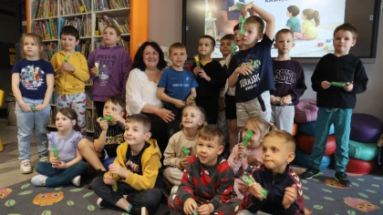 Dzieci z grupy Poszukiwacze przeniosły się w świat książek