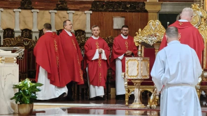 Modlitwa, relikwie świętych i setki uczestników z całej Pols