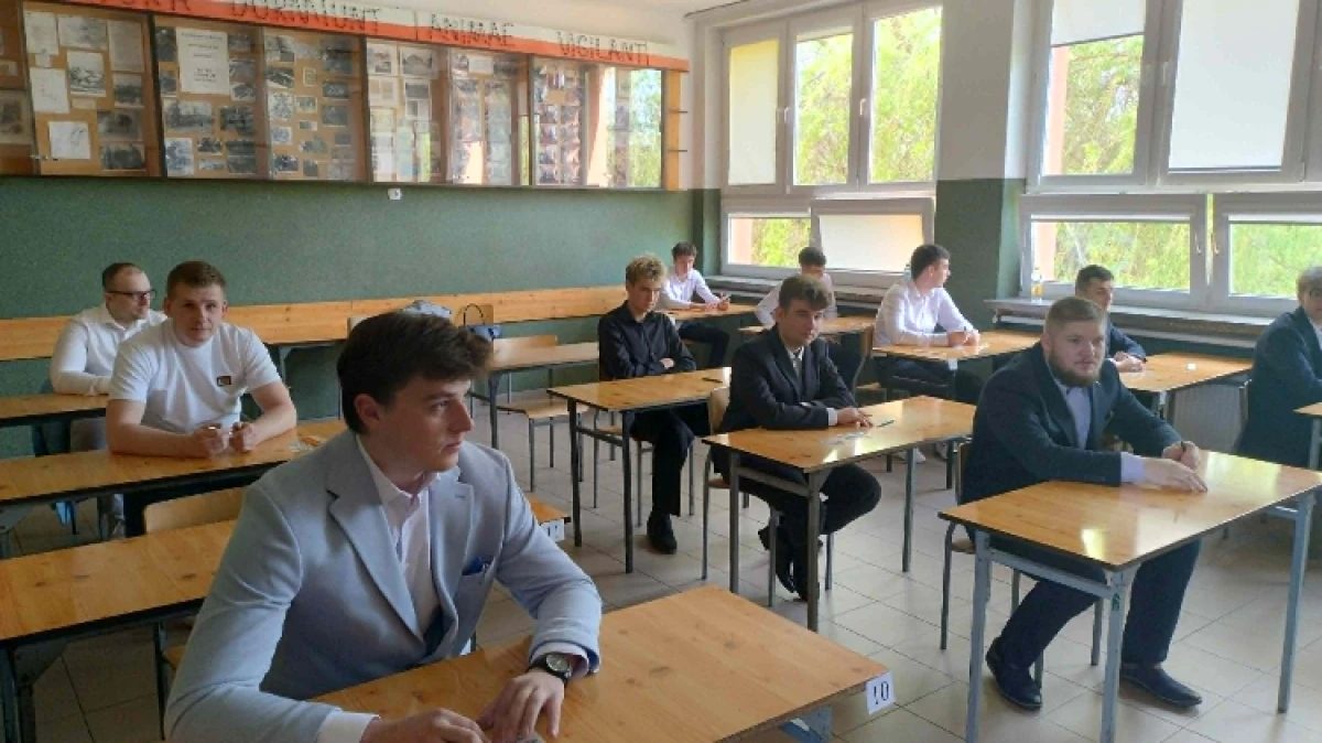 Ruszają matury. Uczniowie zdają egzamin z języka polskiego. Do egzaminu przystąpiło 27 uczniów ZS im. St. Staszica i 58 uczniów Szkoły Bene