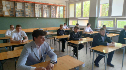Ostrów Mazowiecka - Ruszają matury. Uczniowie zdają egzamin z języka polskiego. 