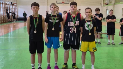 Koszykarze Fundacji Ostrów Eagles wrócili z Łomży ze srebrny