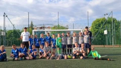 Derby młodych piłkarzy w Ostrowi Mazowieckiej. KS Ostrovia zagrała z FDP w lidze F1 Żak