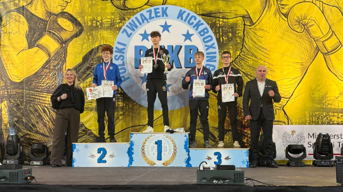 Filip Wilczyński sięgnął po tytuł mistrza Polski Low Kick 2026. Reprezentant Maja Kickboxing Team bardzo dobrze przeszedł przez turniej i zak