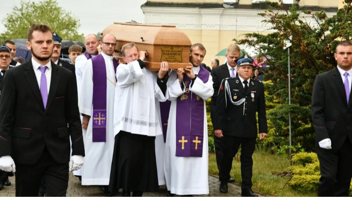 Główne uroczystości pogrzebowe odbyły się we wtorek, 12 maja. Przewodniczył im bp Piotr Sawczuk. Modlitewne czuwanie przy trumnie z ciałem 