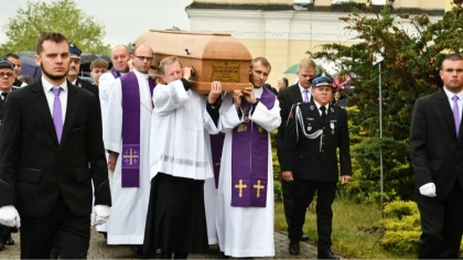 Główne uroczystości pogrzebowe odbyły się we wtorek, 12 maja