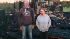 Pogorzelcy z Choin potrzebują pomocy! "Patrzyliśmy, jak żywioł pochłania nasz azyl kawałe…
