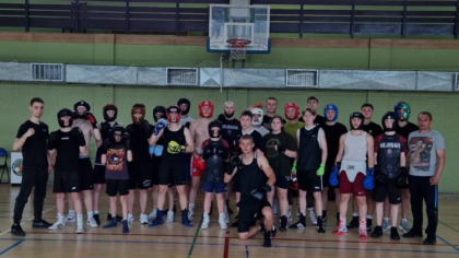 Ostrów Mazowiecka - W Ostrowi Mazowieckiej poszły w ruch rękawice, pot lał się n