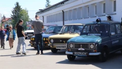 Klasyczne i zabytkowe auta przyciągnęły tłumy miłośników motoryzacji (zdjęcia, wideo)