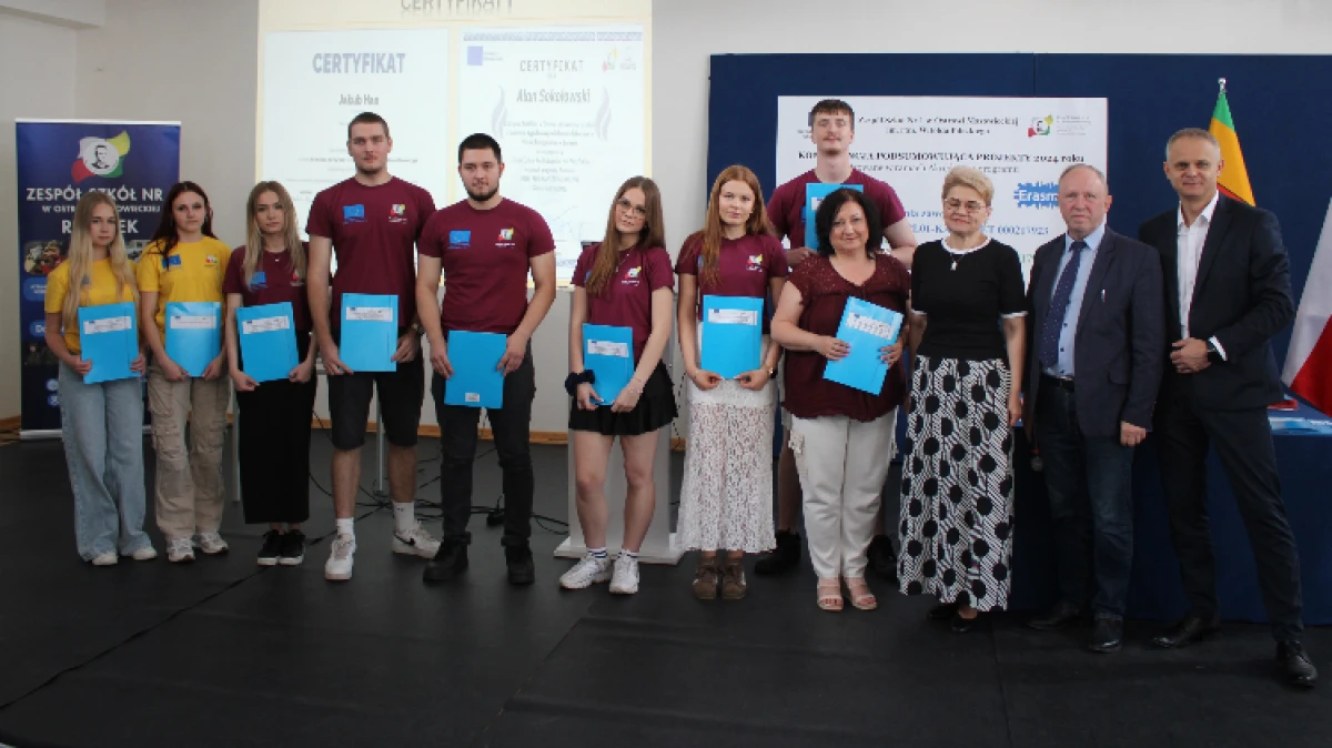 Na konferencji podsumowane zostały projekty w ramach programu Erasmus +. W spotkaniu wzięli udział uczniowie uczestniczący w projektach, dyrek