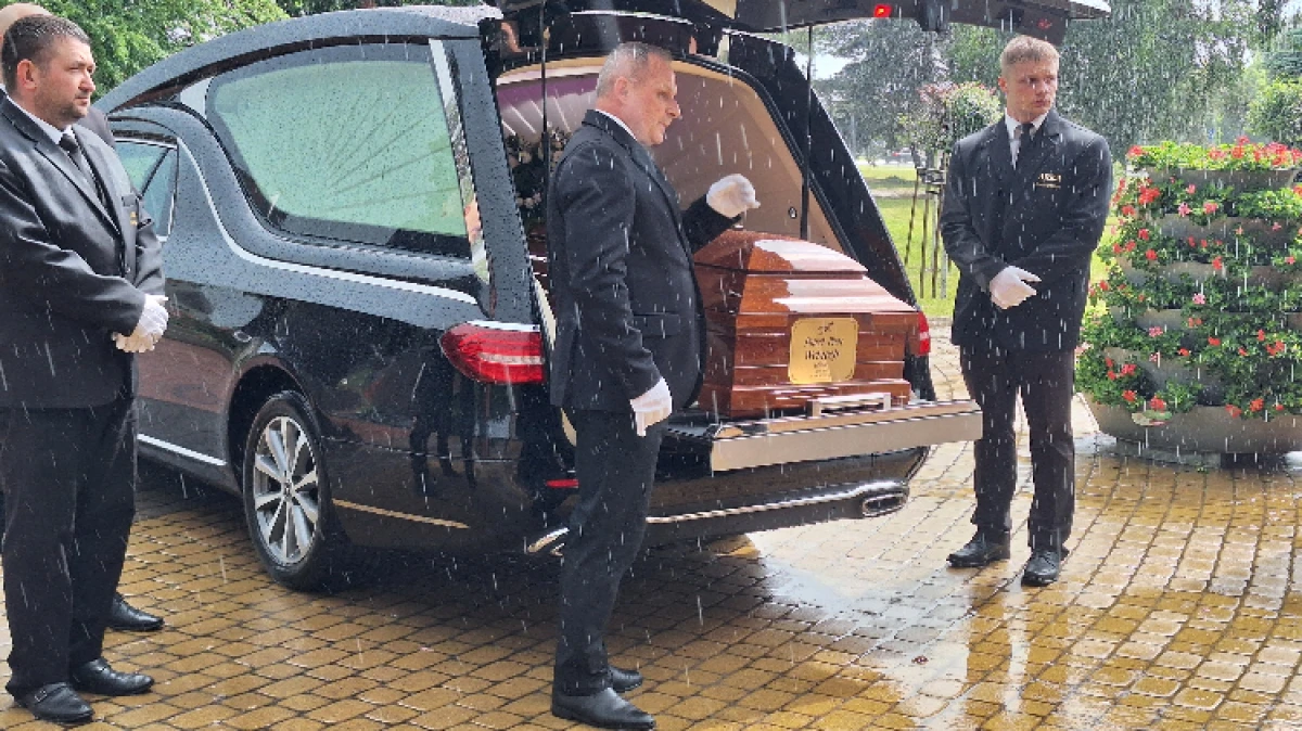 Lek. Paweł Wekwejt zmarł nagle we wtorek 9 czerwca, wczesnym popołudniem, podczas pracy w Ostrołęce. Mimo długo prowadzonej reanimacji nie ud