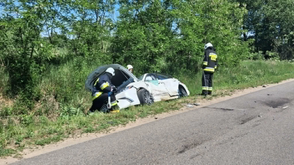 Trzy samochody osobowe uczestniczyły w zdarzeniu drogowym w miejscowości Nienałty-Brewki. Na miejsce wezwano strażaków, zespół ratownictwa m