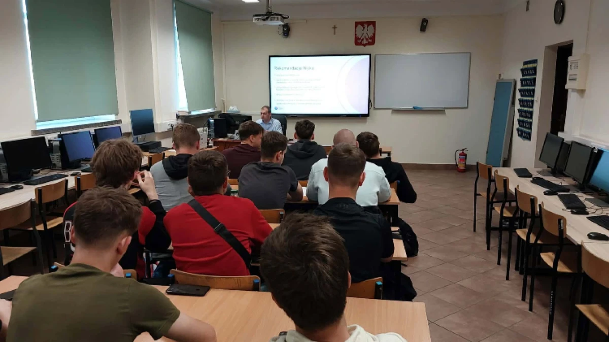 Siedmiu uczniów Zespołu Szkół nr 1 w Ostrowi Mazowieckiej, popularnego "Ekonomika", znalazło się w ścisłej ogólnopolskiej czołówce proje