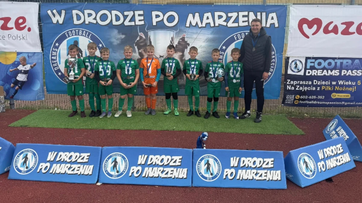 MKS Małkinia ma duży powód do radości. Drużyna z rocznika 2017 zwyciężyła w turnieju "W Drodze Po Marzenia", wygrywając wszystkie 8 rozegr