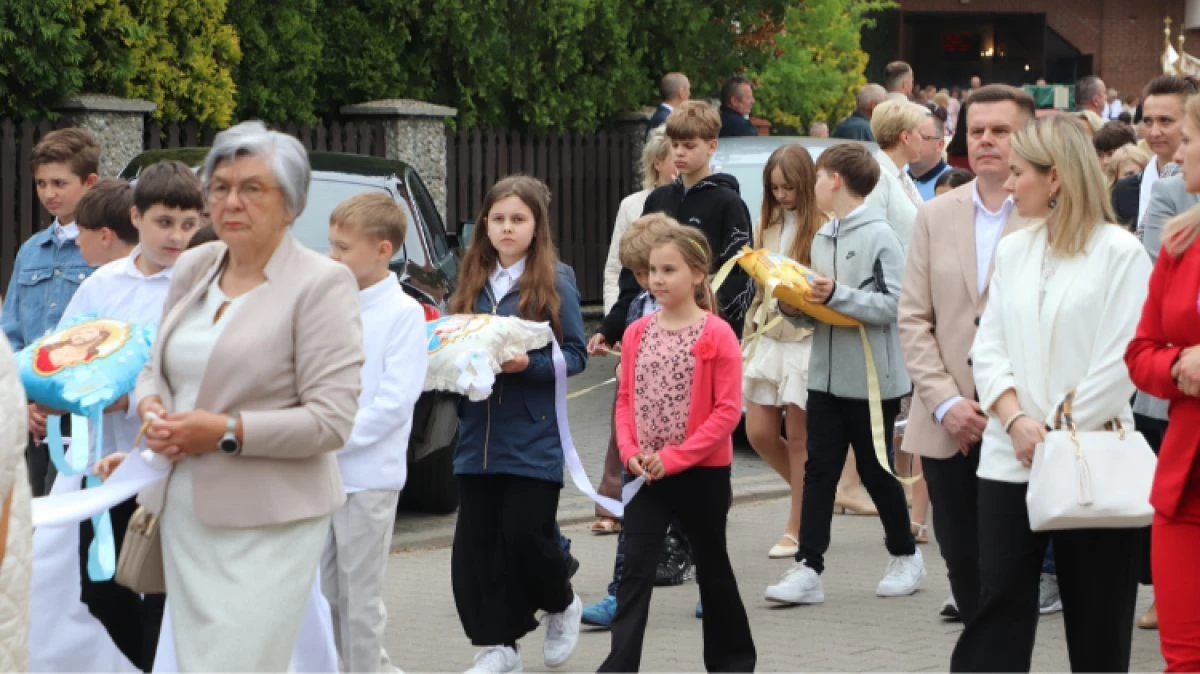 W Ostrowi Mazowieckiej odbyła się procesja Bożego Ciała w parafii pw. Chrystusa Dobrego Pasterza. Uroczystość zgromadziła licznych wiernych,