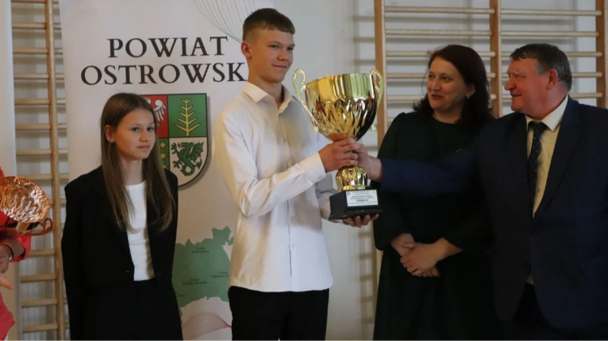 18 czerwca 2026 roku w hali powiatowej w Ostrowi Mazowieckiej odbyło się uroczyste podsumowanie sportowego roku szkolnego 2025/2026 w powiecie os