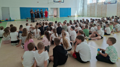 Ostrów Mazowiecka - Uczniowie klas I z Zespołu Szkolno-Przedszkolnego 