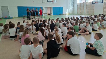 Ostrów Mazowiecka - Uczniowie klas I z Zespołu Szkolno-Przedszkolnego w Ostrowi 