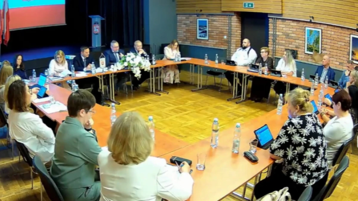 Na sesji Rady Gminy 12 czerwca 2026 burmistrz przedstawił Raport o stanie gminy za 2025 rok (dokument liczy 139 stron). - To dokument szczególny