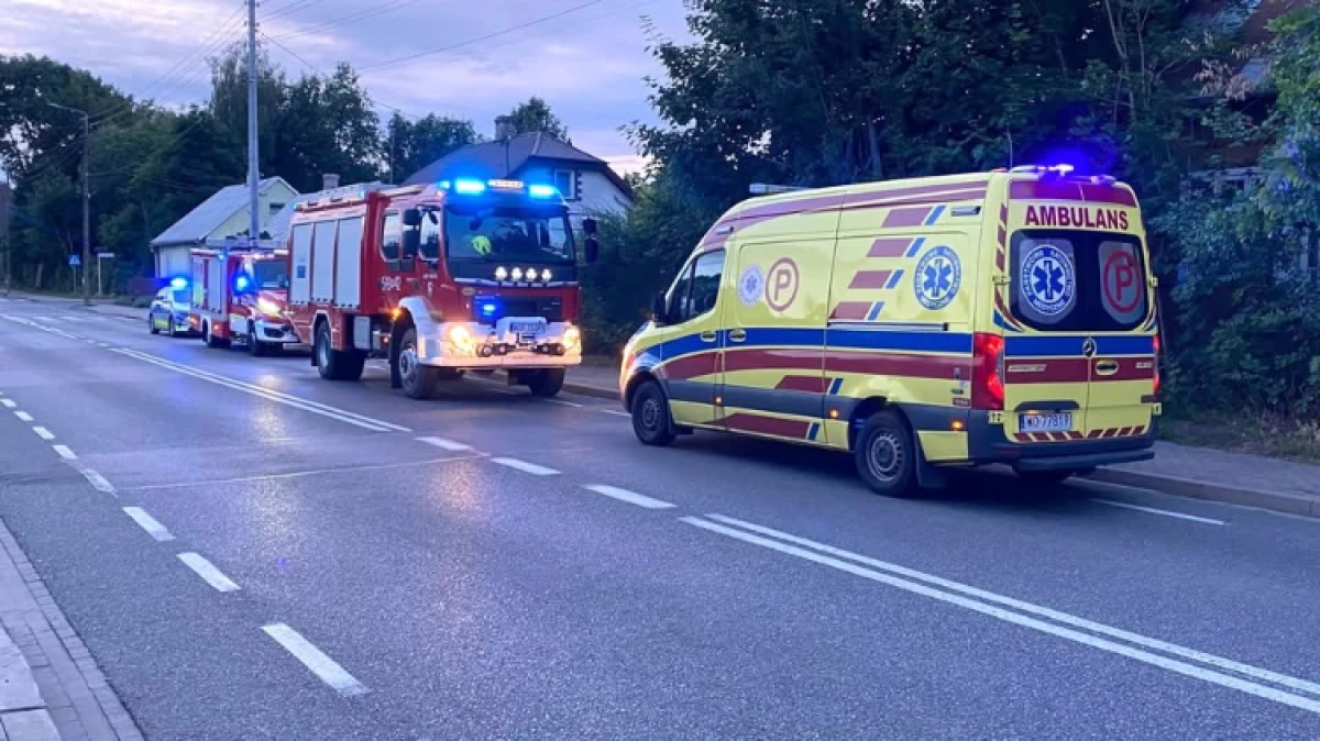 Nietypowe zachowanie psa doprowadziło do tragicznego odkrycia w jednym z domów przy ul. Warszawskiej w Broku. W poniedziałek służby zostały w