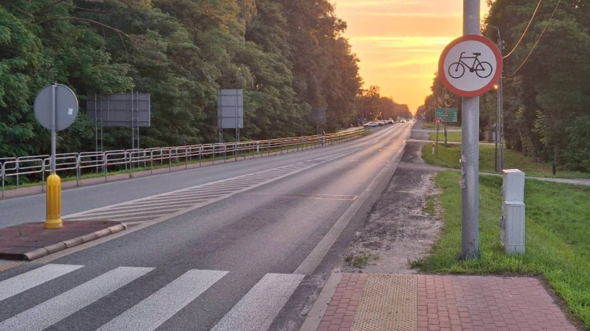 Słoneczna pogoda zachęca do częstszych przejażdżek rowerowych. Policjanci przypominają jednak, że rowerzysta należy do niechronionych uczes