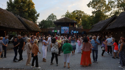 Ostrów Mazowiecka - Parkiet znów wypełni się mieszkańcami, a zabawa potrwa aż do