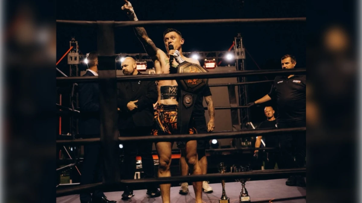 Marcin Majewski, prezes, trener i zawodnik Maja Kickboxing Team Ostrów Mazowiecka, obronił mistrzowski pas podczas gali Fight District 086 w Łom