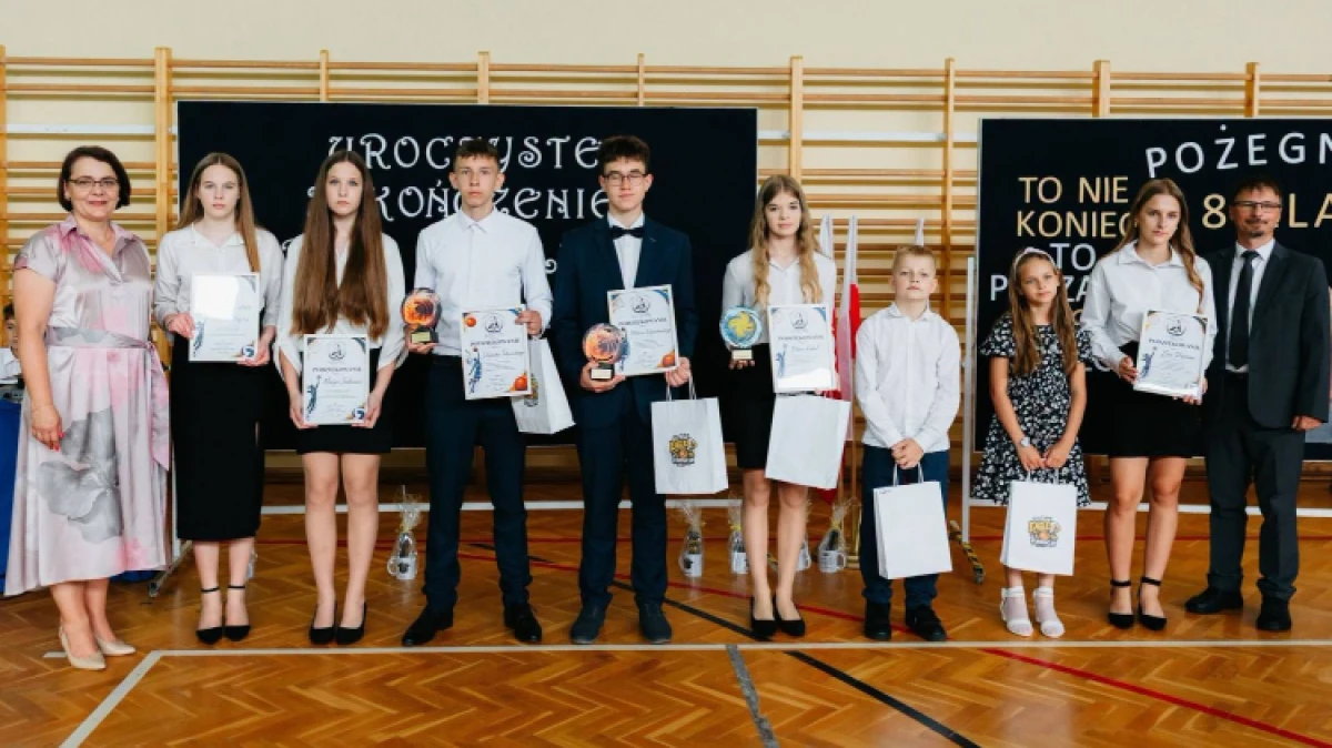 Reprezentanci Publicznej Szkoły Podstawowej w Dybkach zdobyli w mijającym roku szkolnym sześć medali w ośmiu startach w Igrzyskach Powiatowych