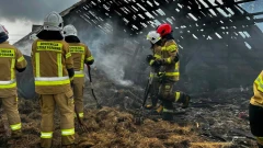 Pożar obory w Wysoczu gm. Wąsewo. Zdjęcia