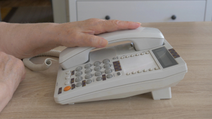 Ostrów Mazowiecka - Do 85-letniej mieszkanki powiatu ostrowskiego na telefon sta