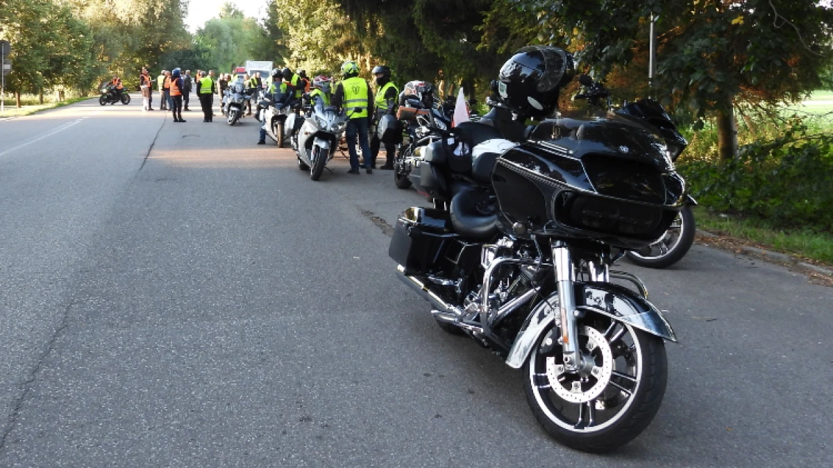 Po raz jedenasty Klub Motocyklowy STAJNIA wyruszył na dwudniowy rajd inspirowany historią Polski. Tym razem motocykliści pogłębią swoją wied