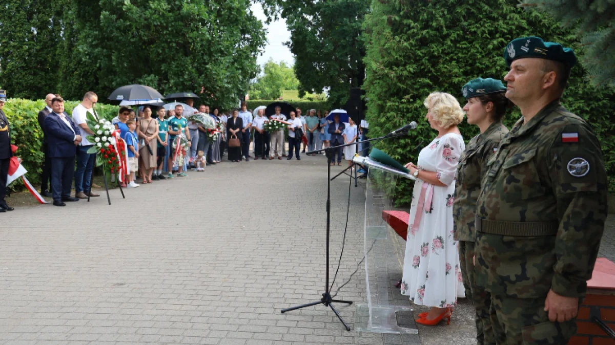Mieszkańcy Ostrowi Mazowieckiej uczcili 82. rocznicę wybuchu Powstania Warszawskiego. W sobotę 1 sierpnia odbyły się wydarzenia poświęcone p