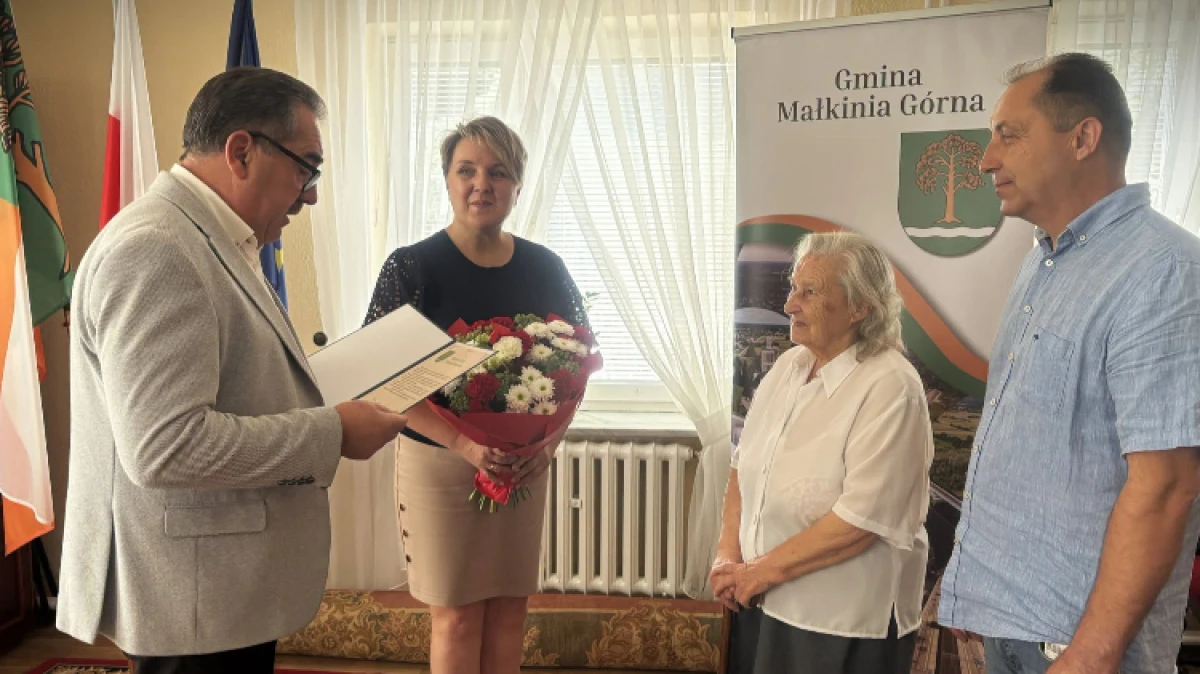 Władze gminy Małkinia Górna spotkały się z Janiną Wiśniewską, która jako 15-letnia dziewczyna wspierała działania związane z Powstaniem