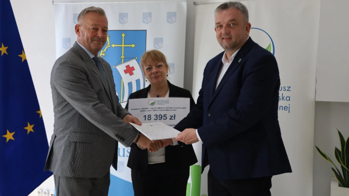 Miasto Ostrów Mazowiecka pozyskało ponad 18 tys. zł dofinansowania na usuwanie i unieszkodliwianie wyrobów zawierających azbest. Umowę w tej