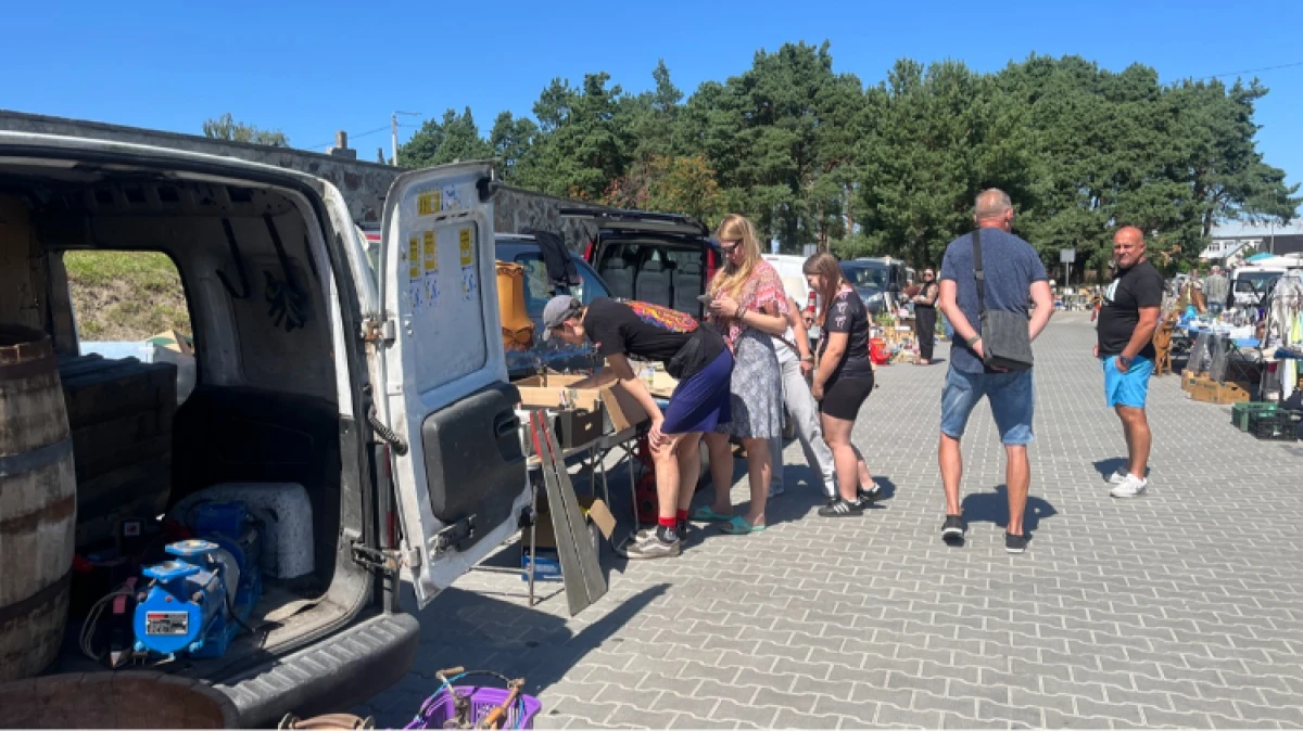 W niedzielę 9 sierpnia w Broku odbył się IV Nadbużański Targ Staroci. Pogoda dopisała, a na parkingu przed cmentarzem od rana pojawiało się